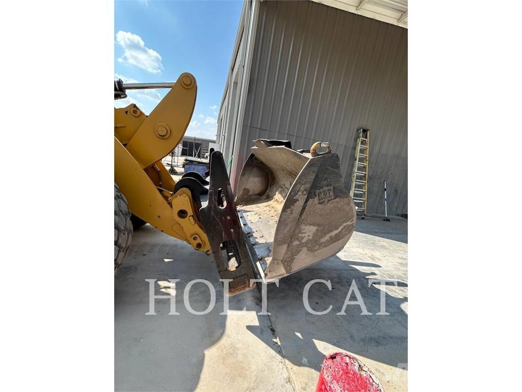 CAT 926M Фронтальні навантажувачі