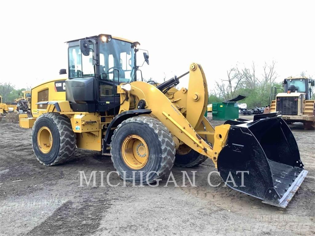 CAT 926M Q Фронтальні навантажувачі