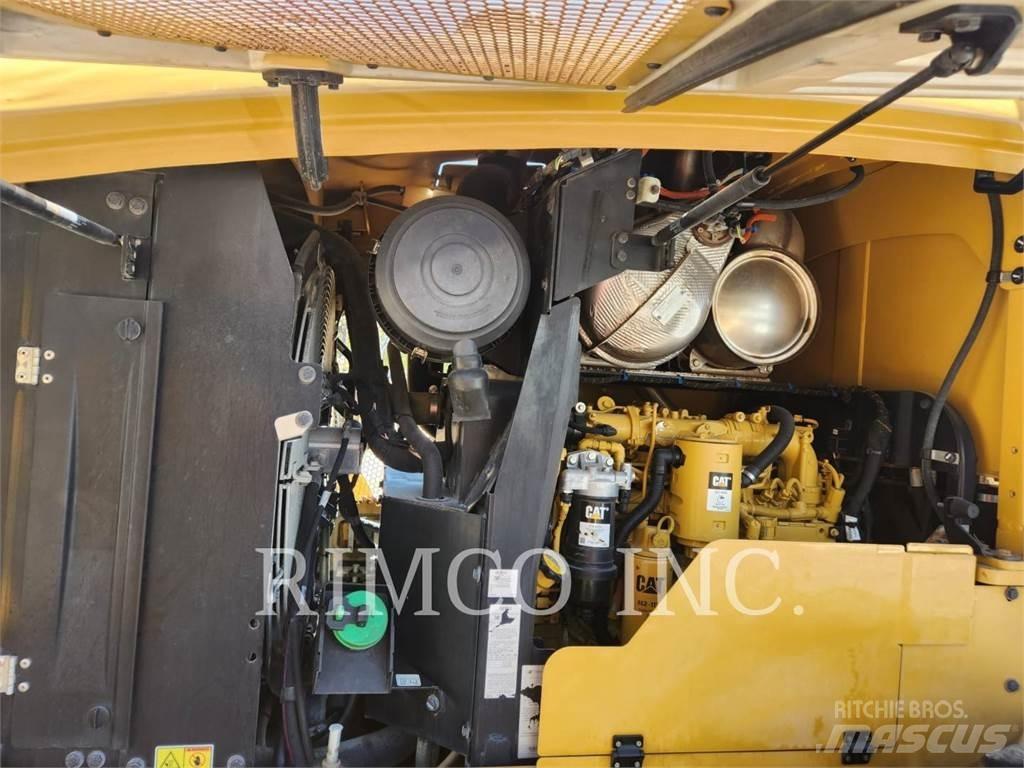 CAT 930 Фронтальні навантажувачі