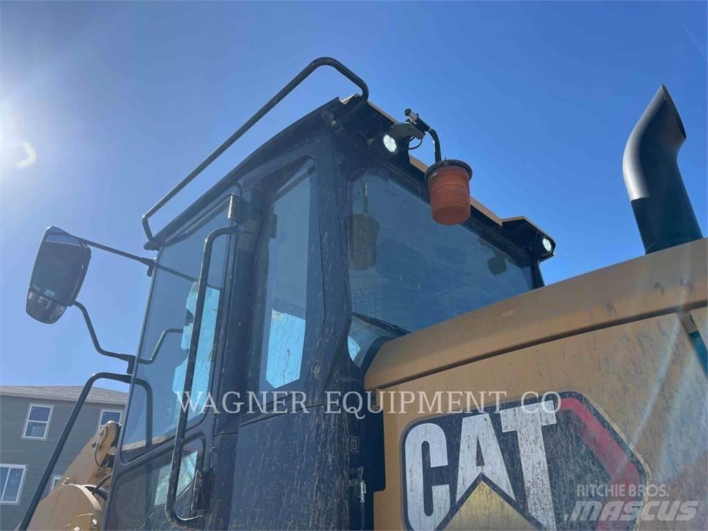 CAT 930 Фронтальні навантажувачі