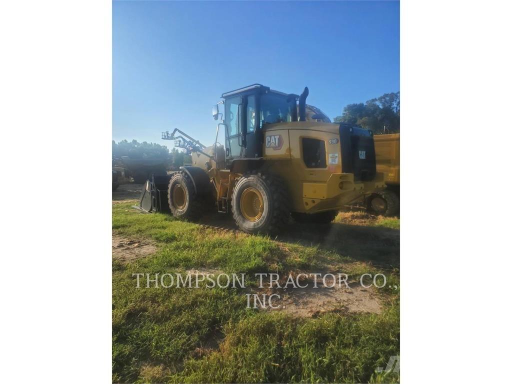 CAT 930 Фронтальні навантажувачі