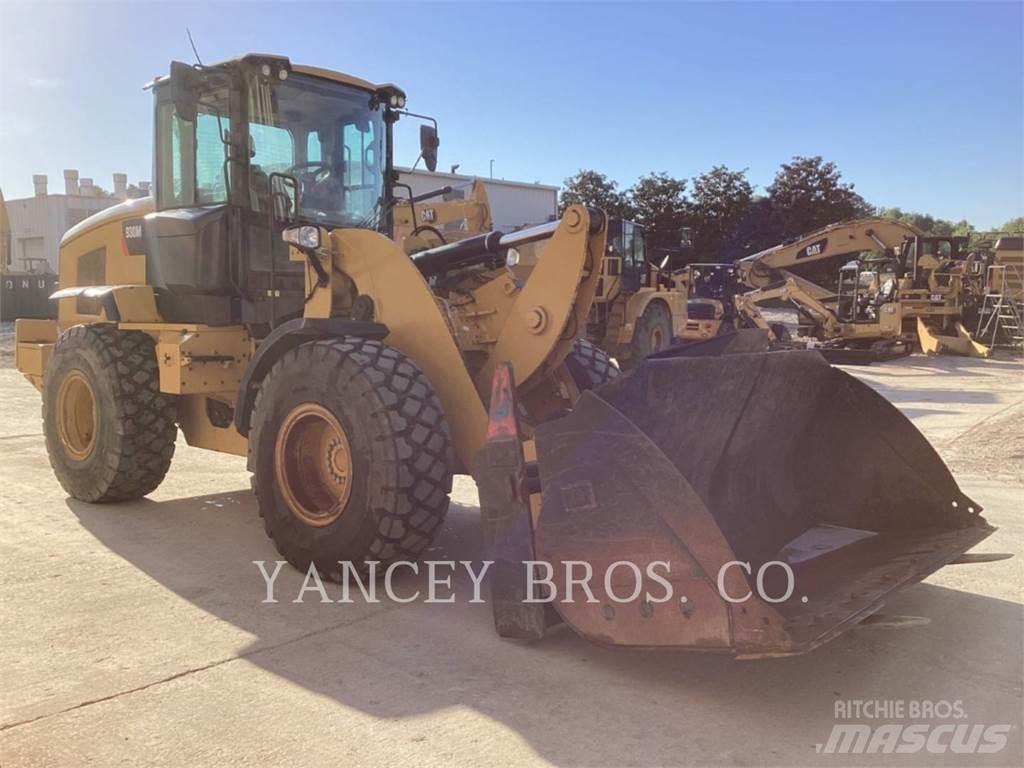 CAT 930M Фронтальні навантажувачі