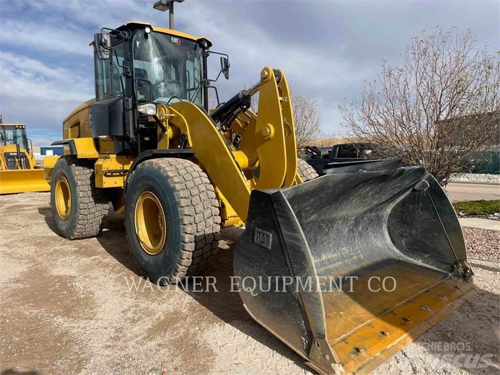CAT 930M Фронтальні навантажувачі