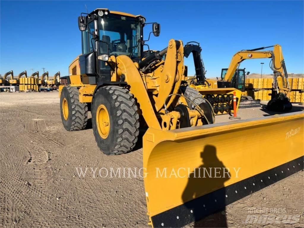 CAT 930M Фронтальні навантажувачі