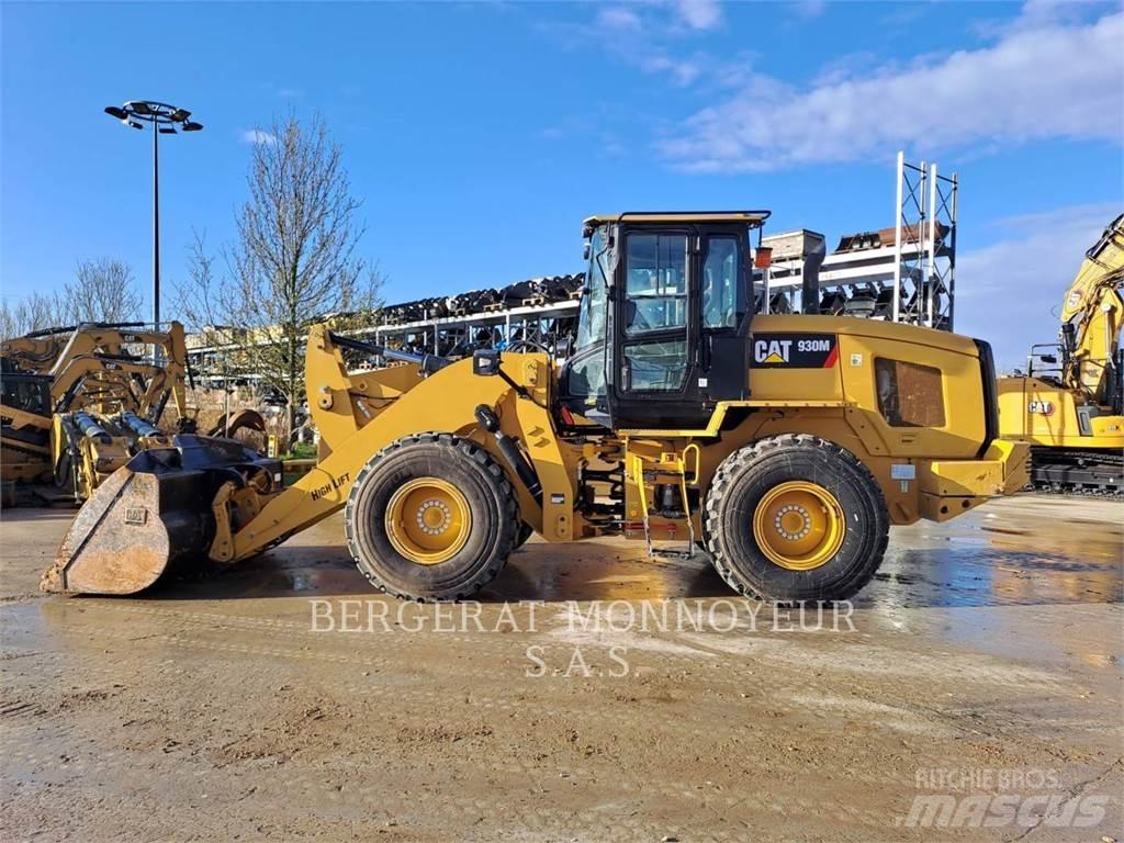 CAT 930M Фронтальні навантажувачі