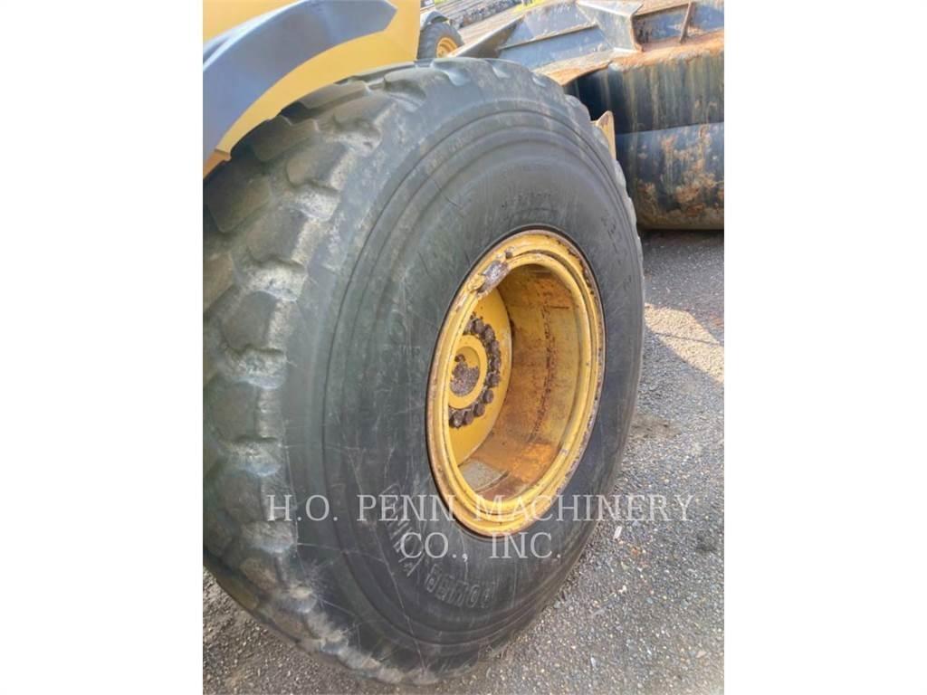 CAT 930M Фронтальні навантажувачі