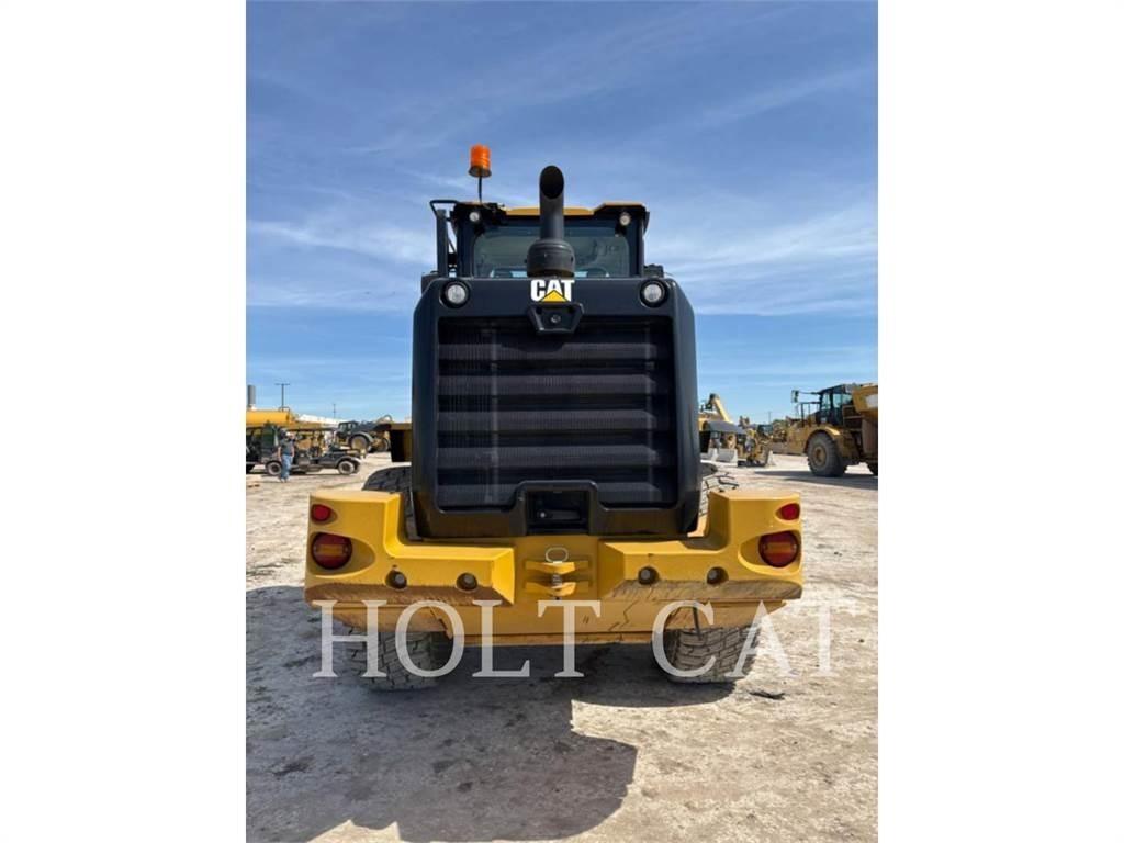 CAT 930M Фронтальні навантажувачі