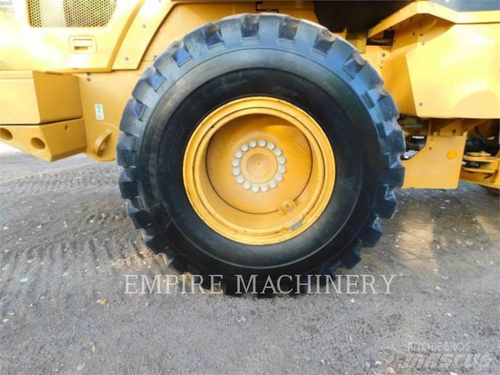 CAT 930M Фронтальні навантажувачі