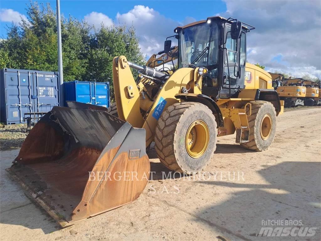 CAT 930M Фронтальні навантажувачі