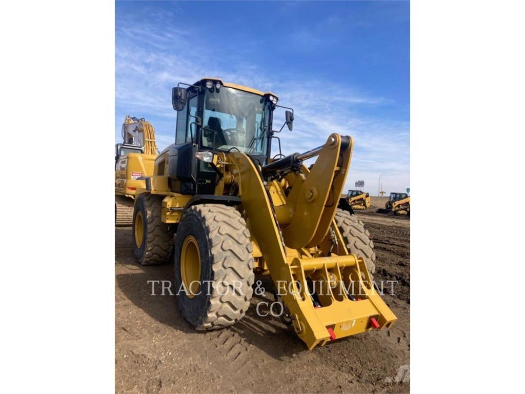 CAT 930M Фронтальні навантажувачі