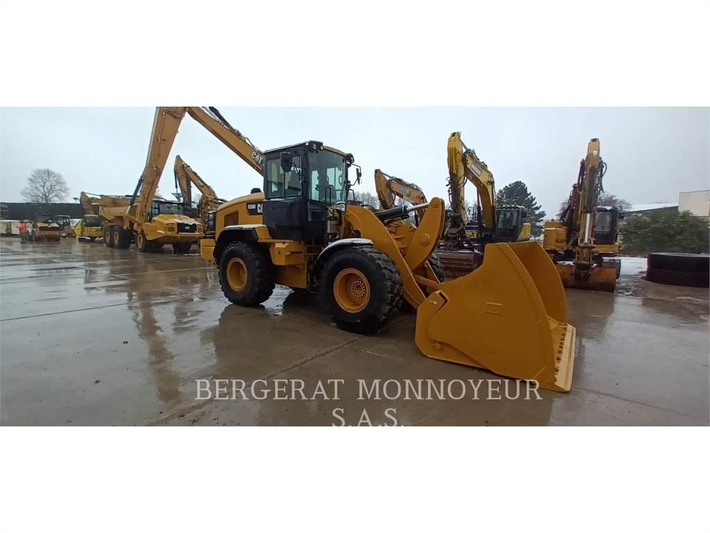 CAT 930M Фронтальні навантажувачі