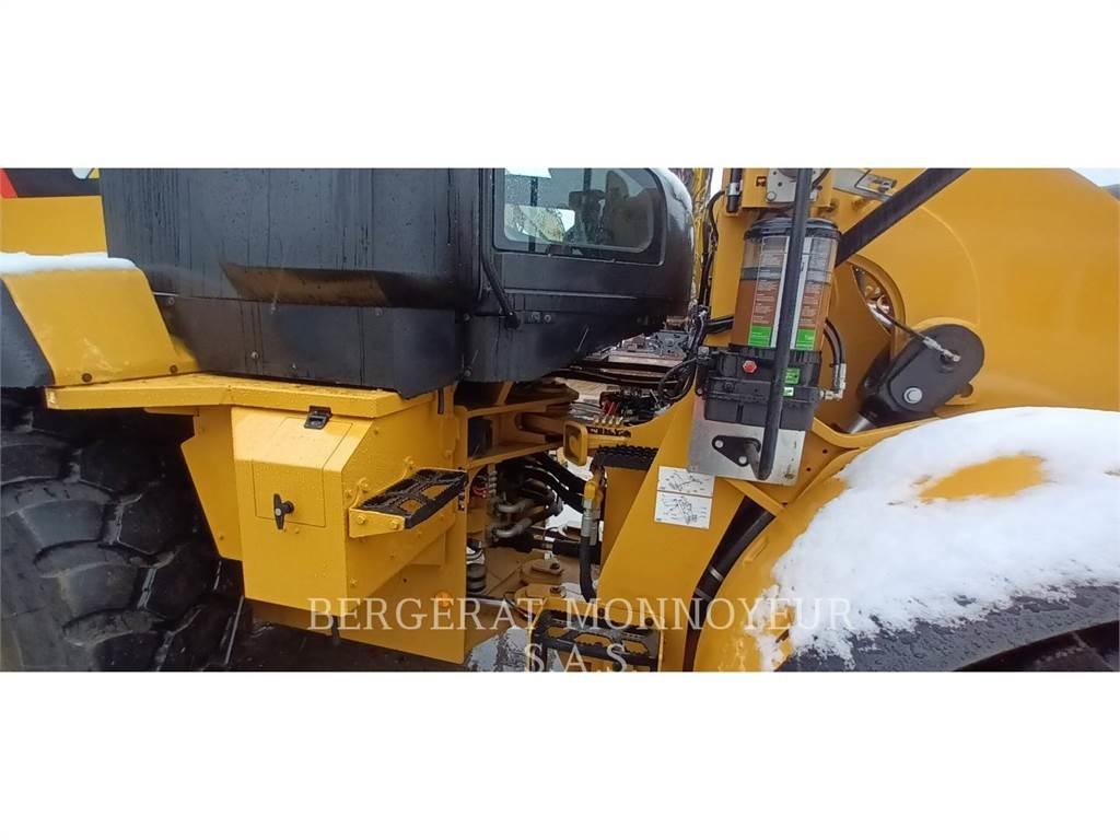 CAT 930M Фронтальні навантажувачі