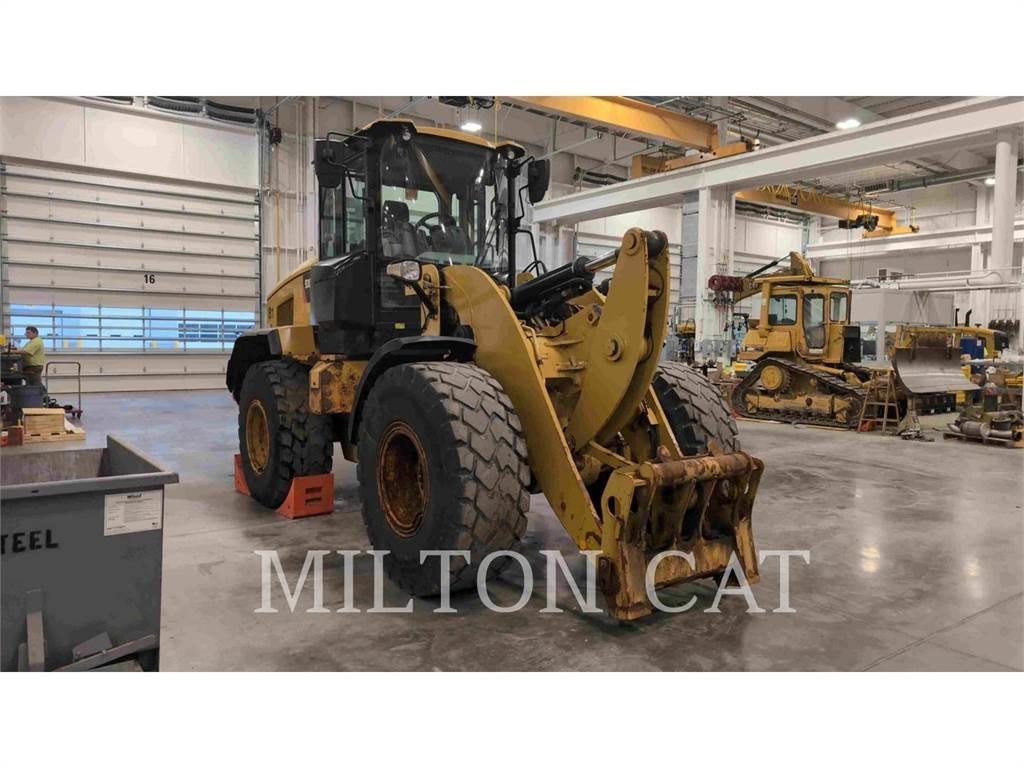 CAT 930M Фронтальні навантажувачі