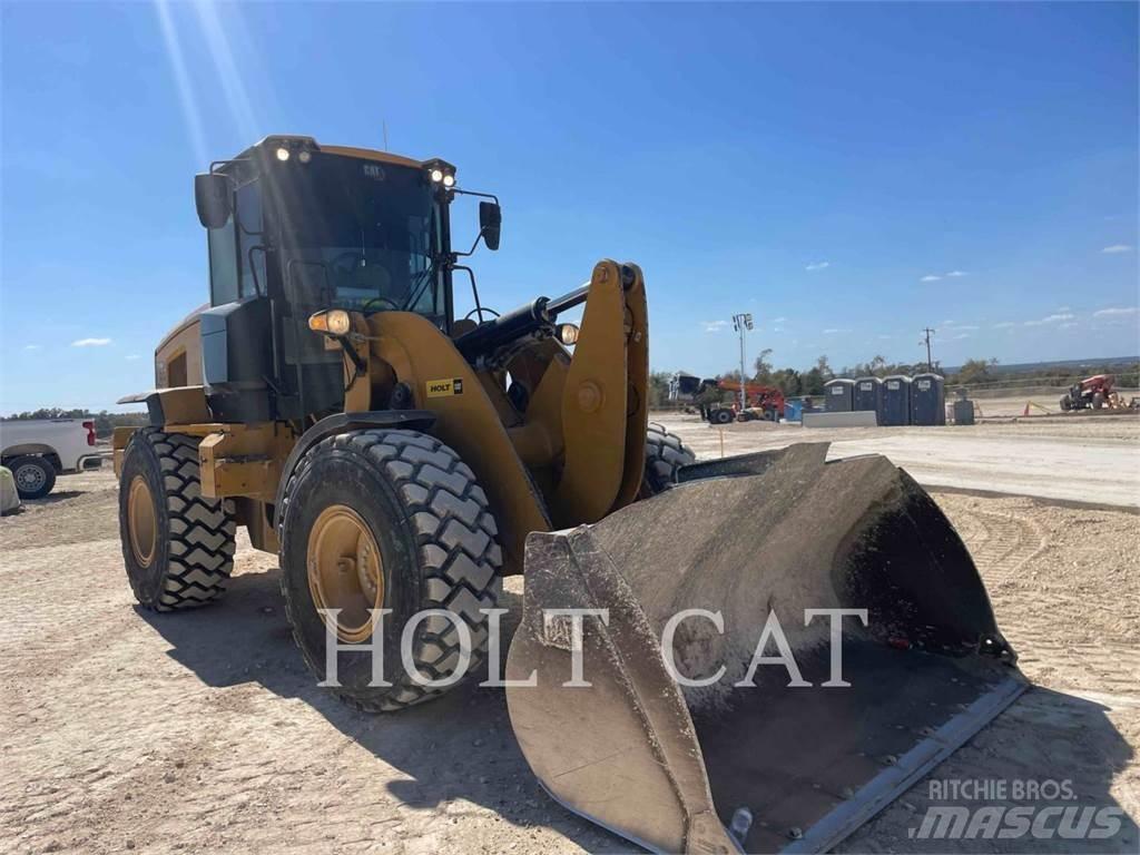 CAT 930M Фронтальні навантажувачі