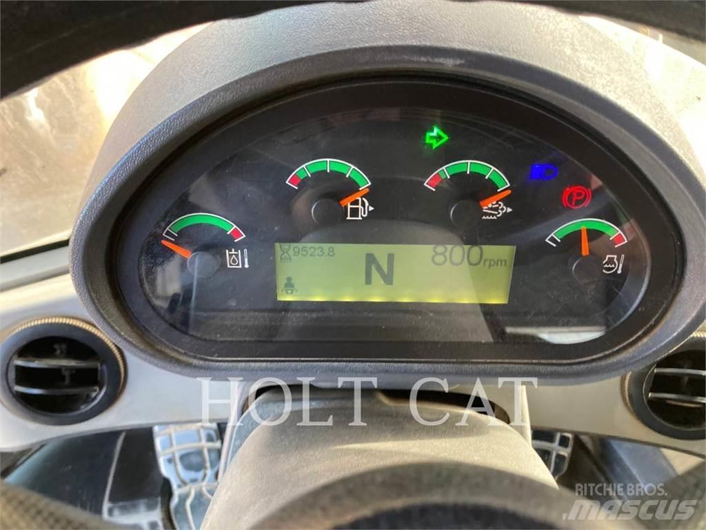CAT 930M Фронтальні навантажувачі