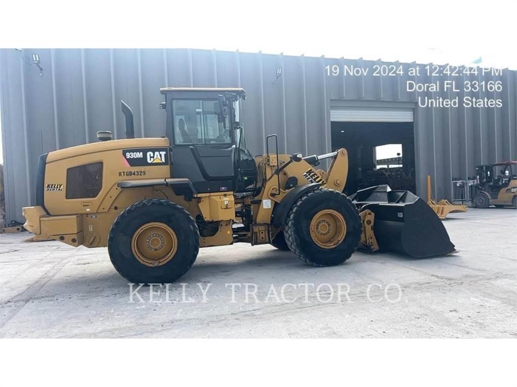 CAT 930M Фронтальні навантажувачі