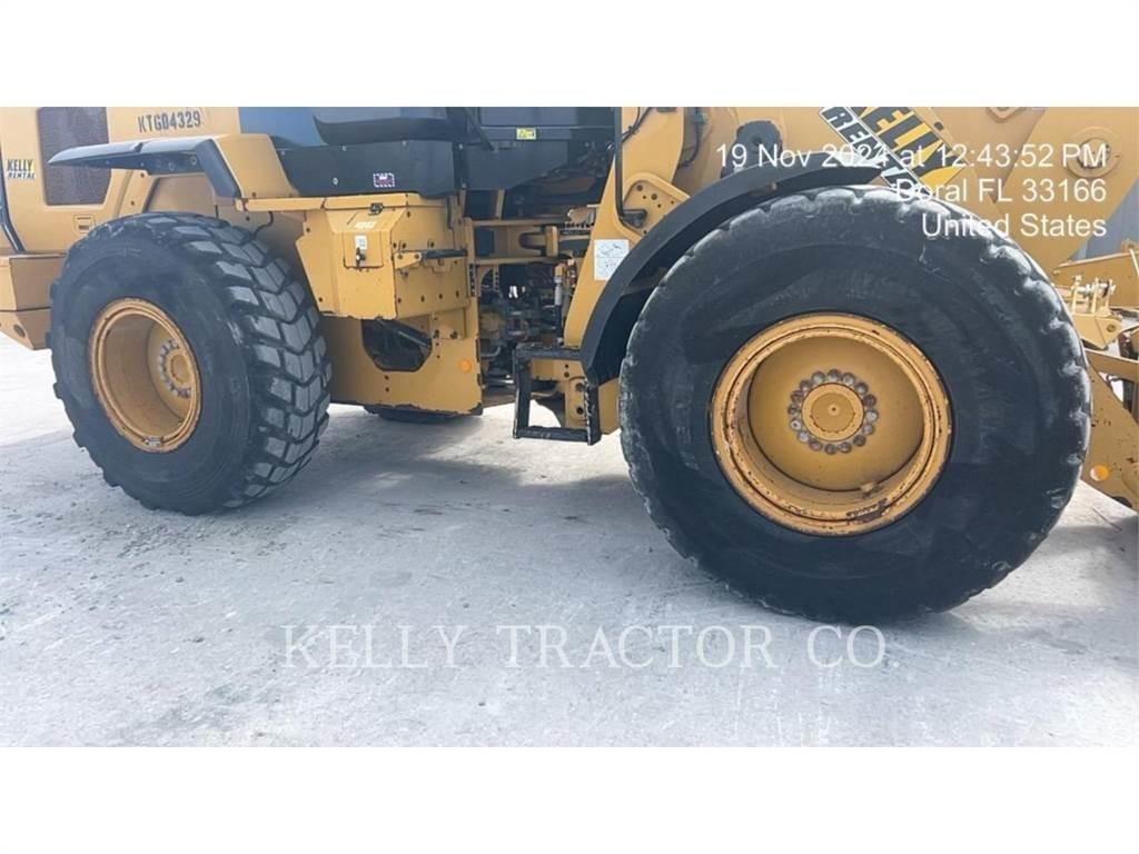 CAT 930M Фронтальні навантажувачі