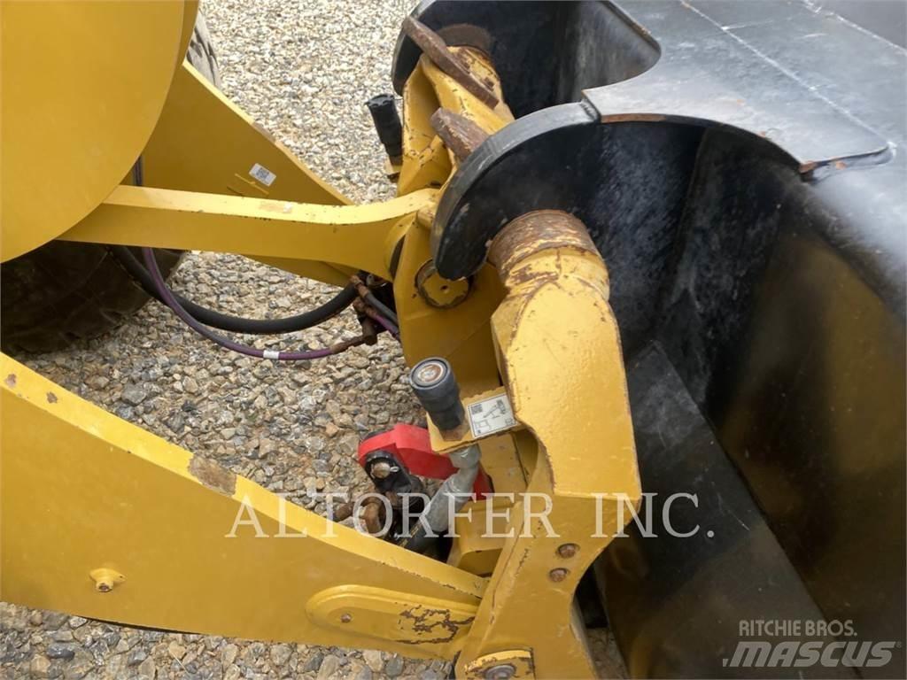 CAT 930M Гусеничні бульдозери