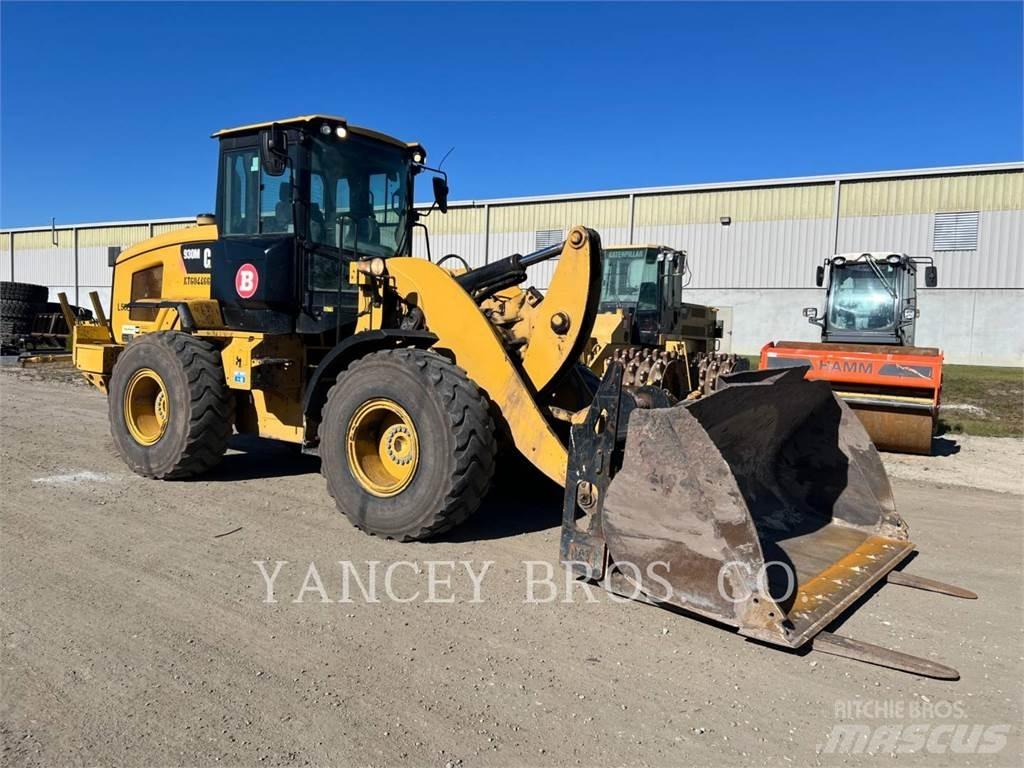 CAT 930M Фронтальні навантажувачі