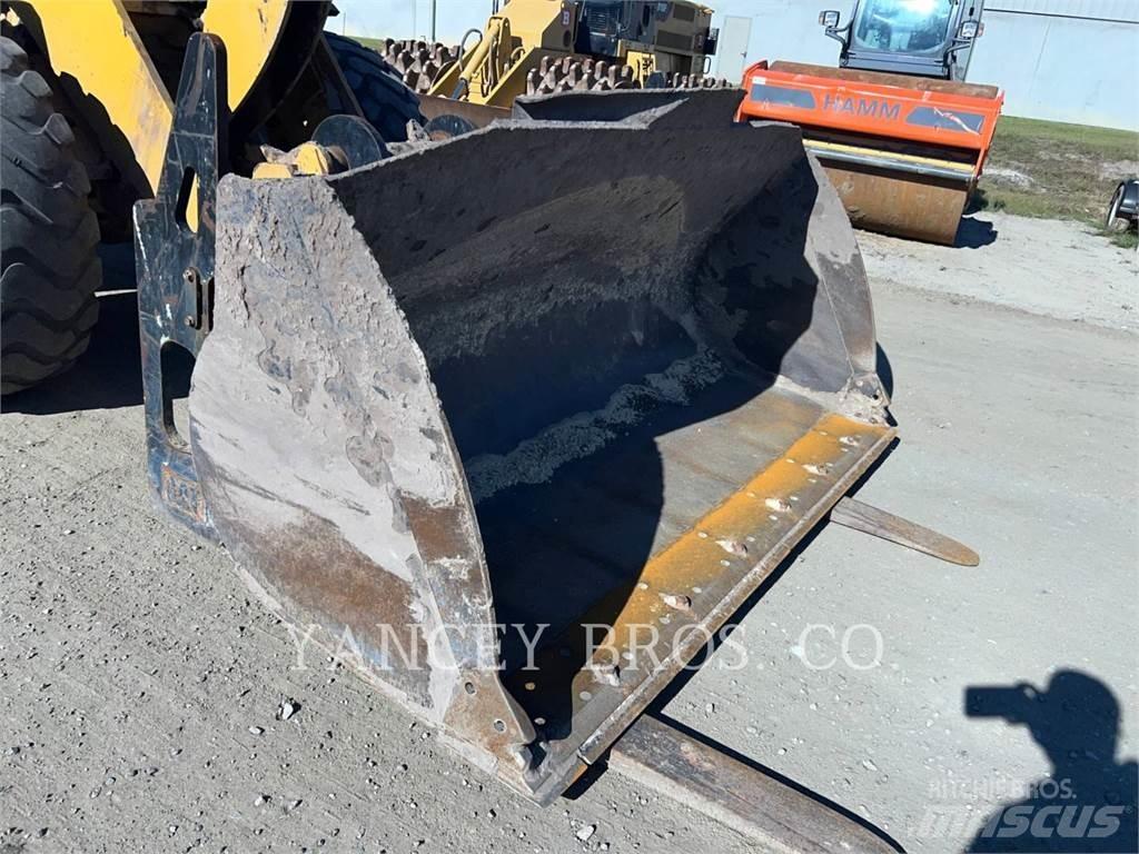 CAT 930M Фронтальні навантажувачі