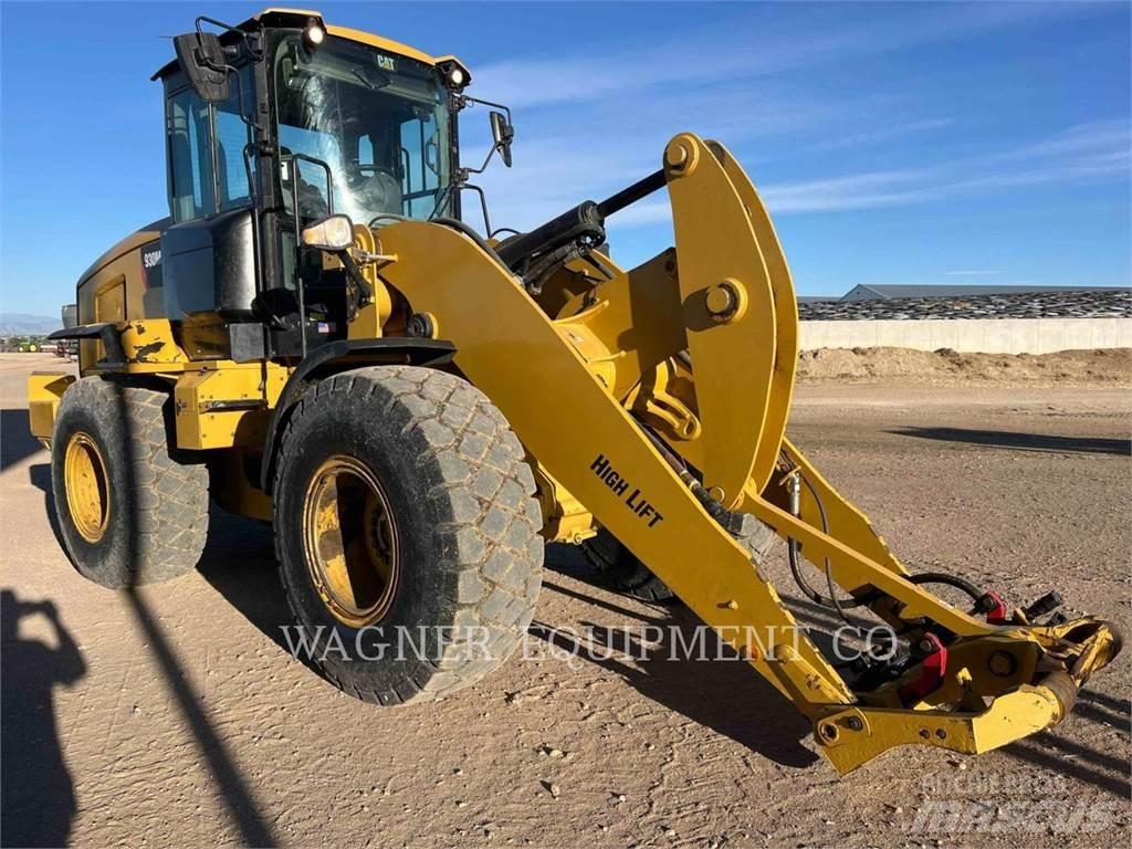 CAT 930M Фронтальні навантажувачі