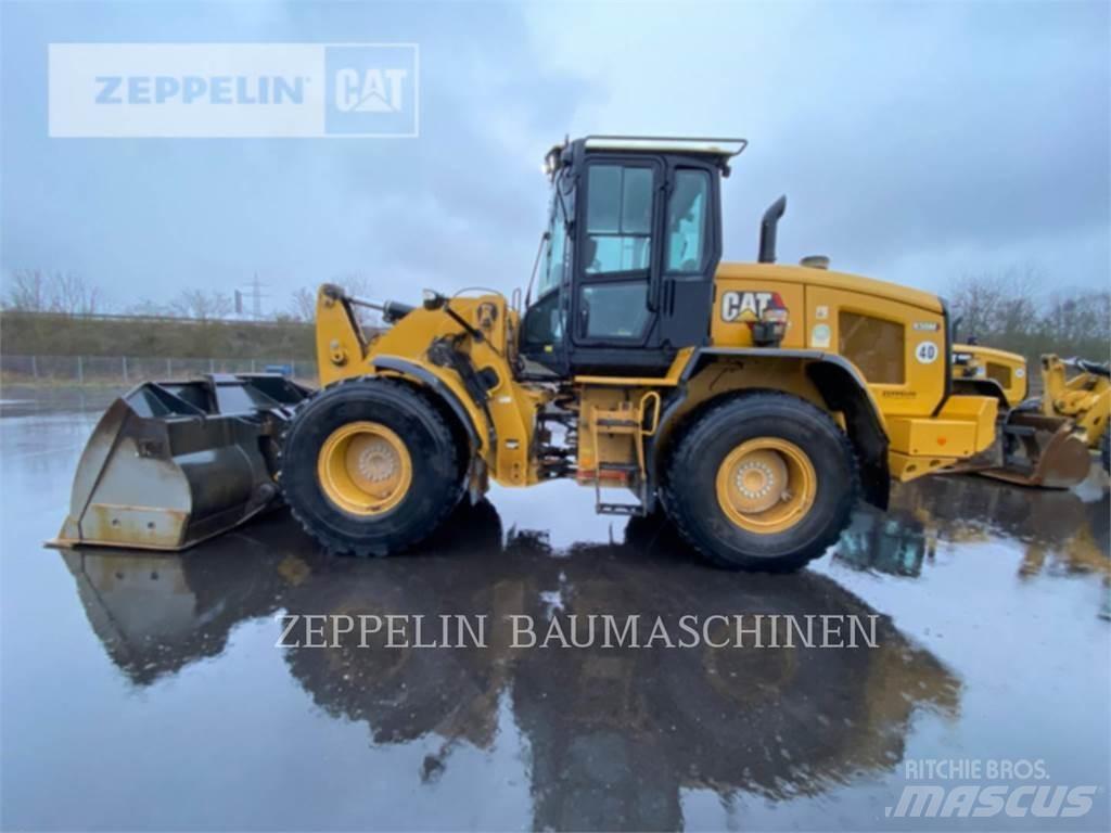 CAT 930M Фронтальні навантажувачі