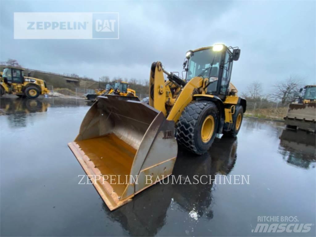 CAT 930M Фронтальні навантажувачі
