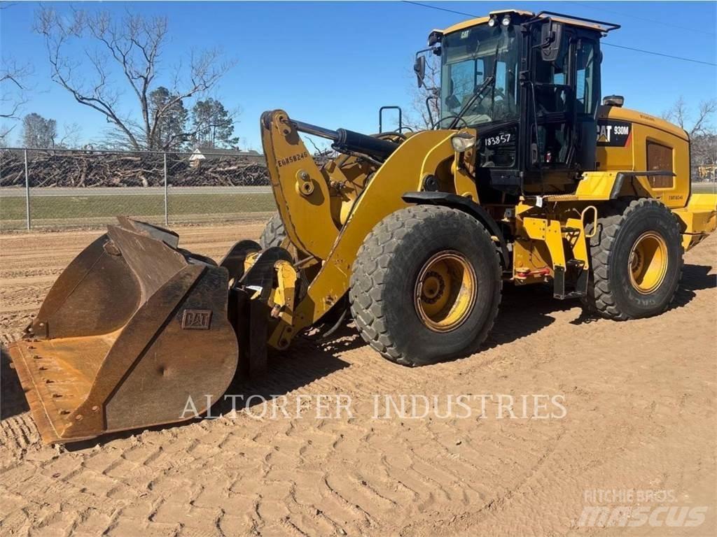 CAT 930M Фронтальні навантажувачі