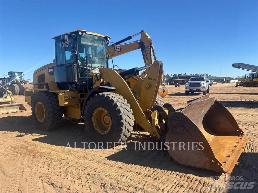 CAT 930M Фронтальні навантажувачі