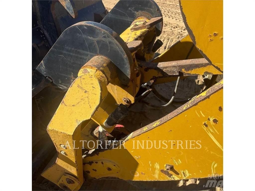 CAT 930M Фронтальні навантажувачі
