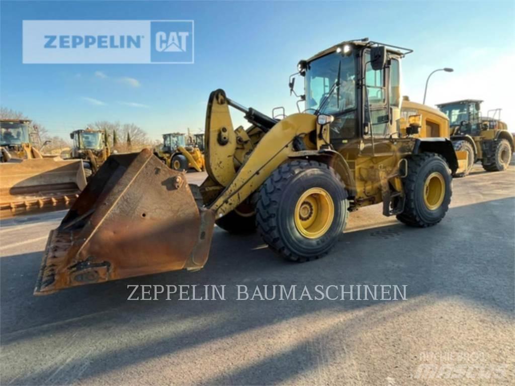 CAT 930M Фронтальні навантажувачі