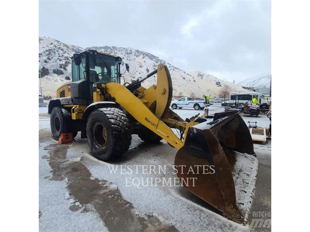 CAT 930M Фронтальні навантажувачі