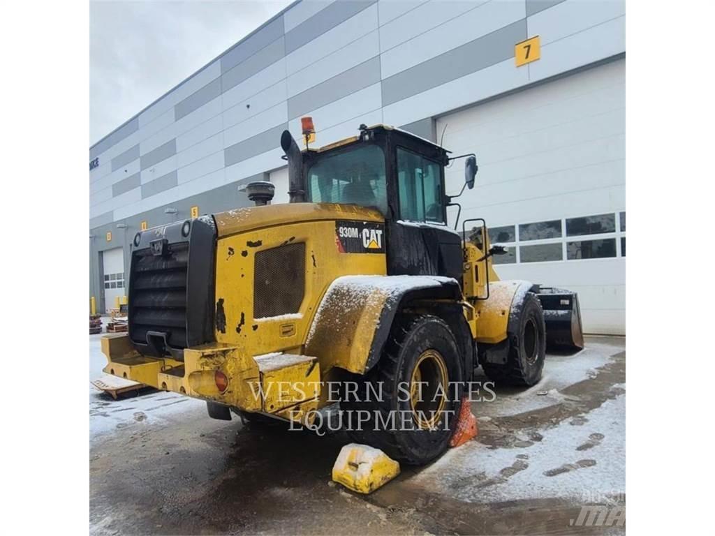 CAT 930M Фронтальні навантажувачі
