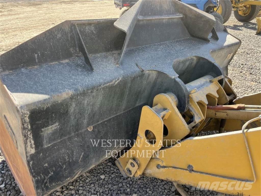 CAT 930M Фронтальні навантажувачі