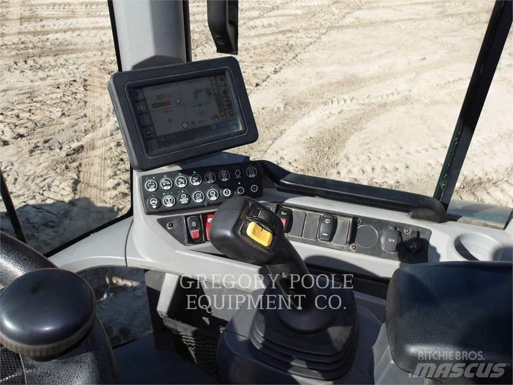 CAT 930M Фронтальні навантажувачі