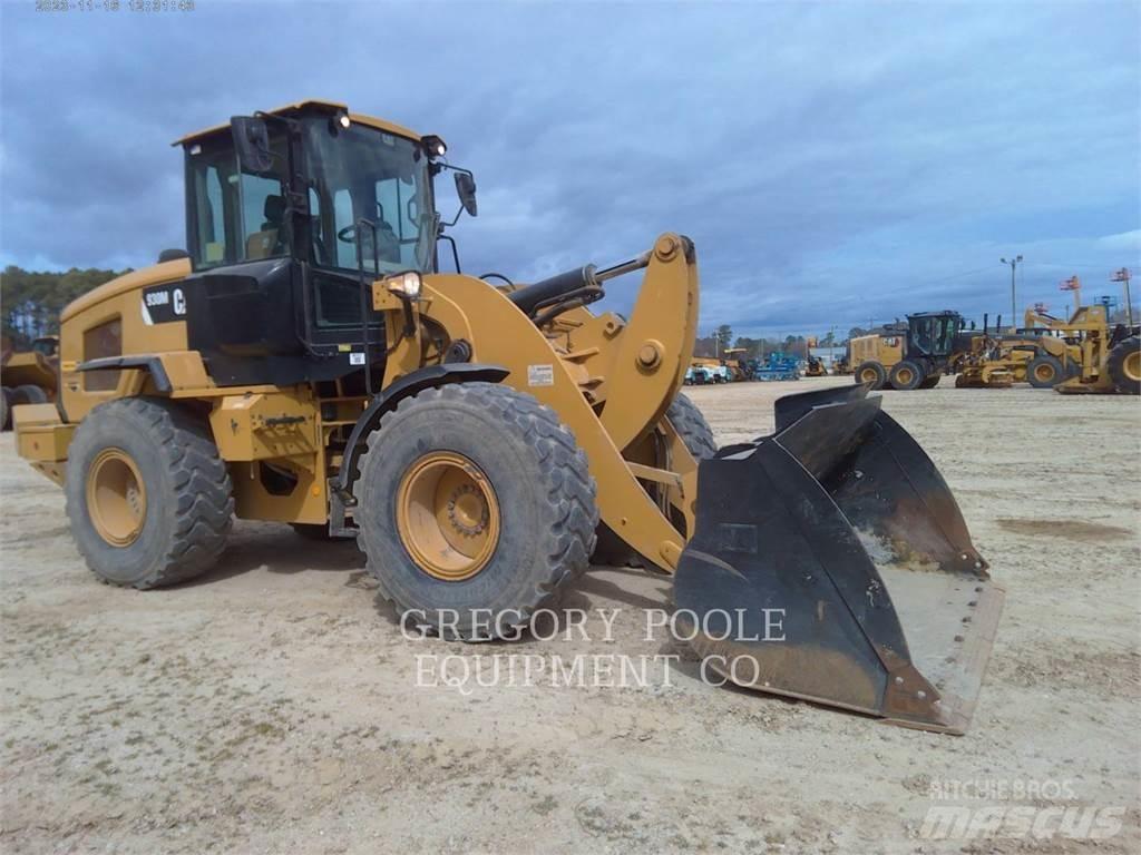 CAT 930M Фронтальні навантажувачі