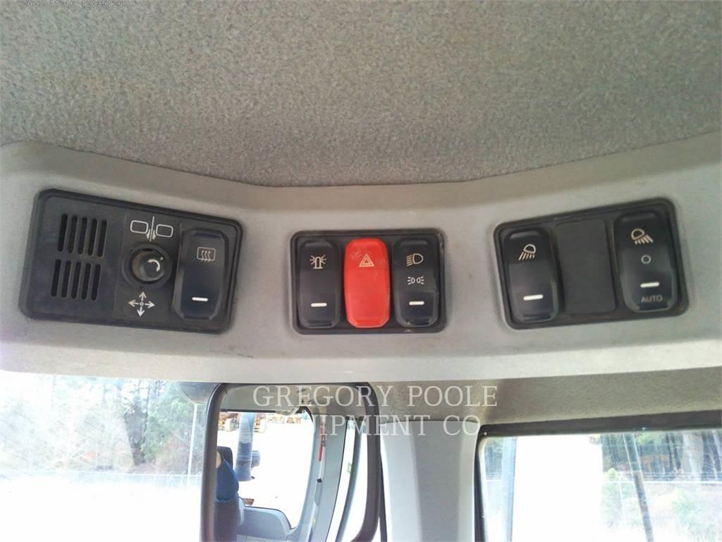 CAT 930M Фронтальні навантажувачі