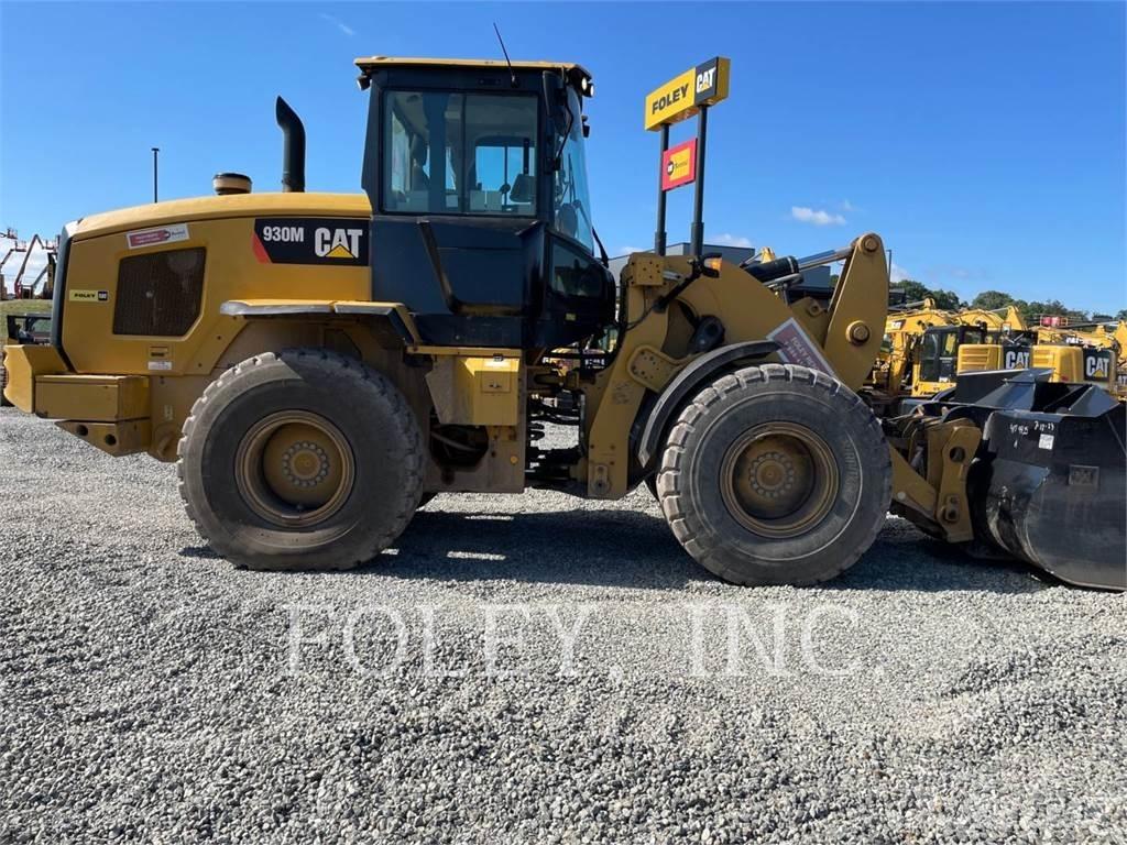 CAT 930M Фронтальні навантажувачі