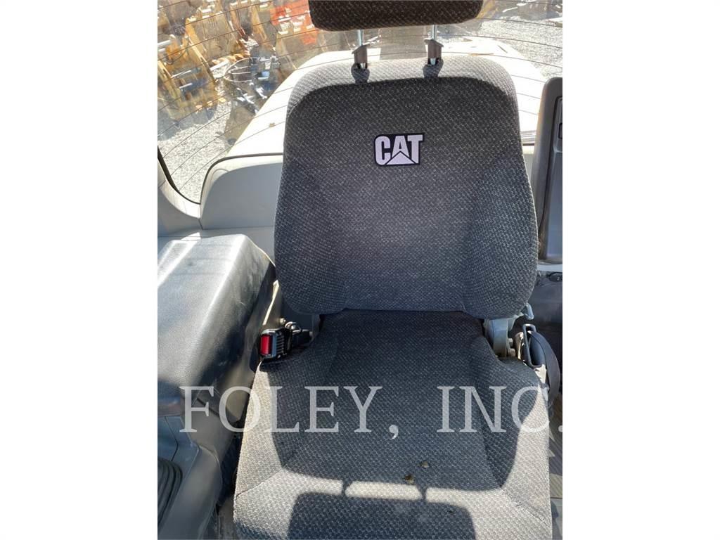 CAT 930M Фронтальні навантажувачі