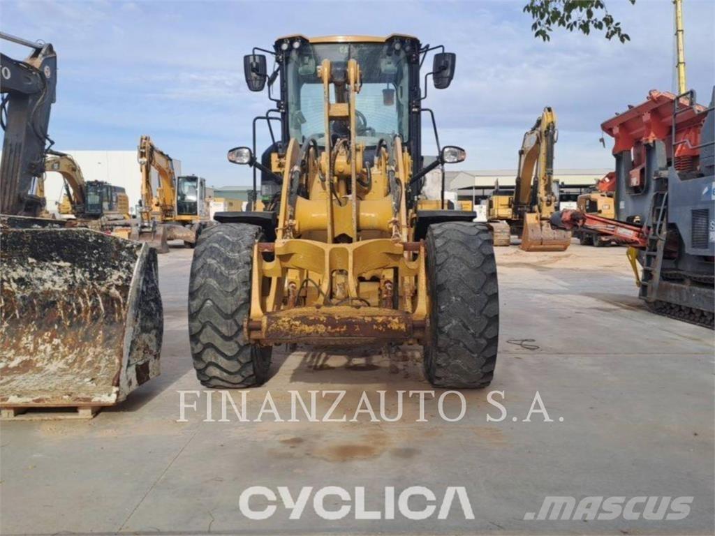 CAT 930M Фронтальні навантажувачі