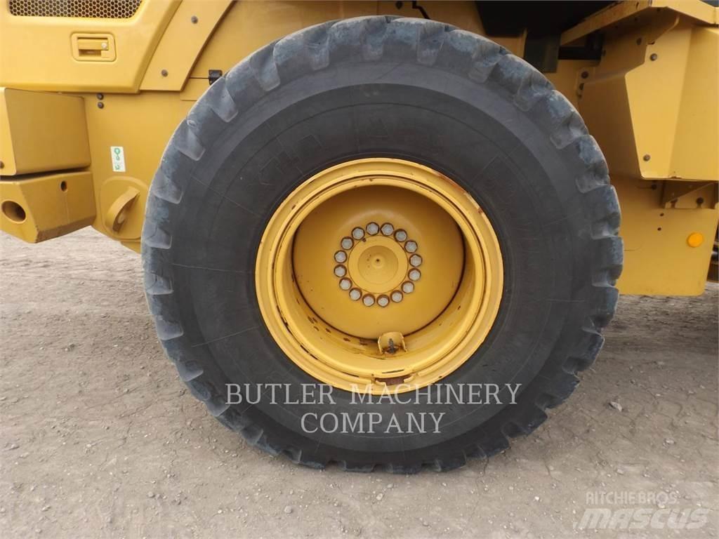 CAT 930M Фронтальні навантажувачі