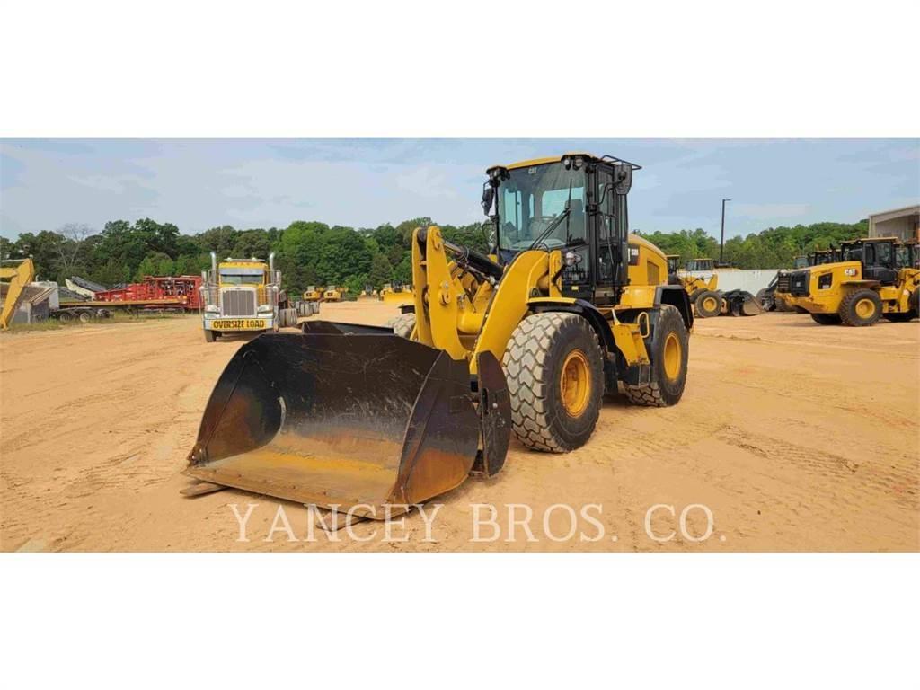 CAT 930M Фронтальні навантажувачі