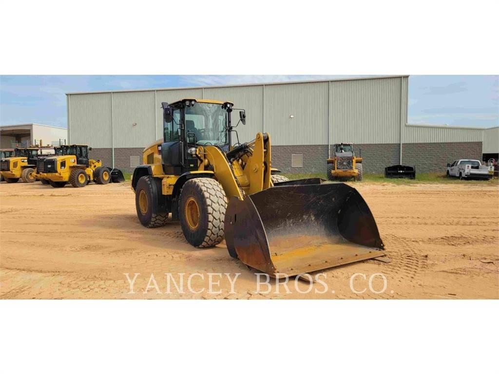 CAT 930M Фронтальні навантажувачі