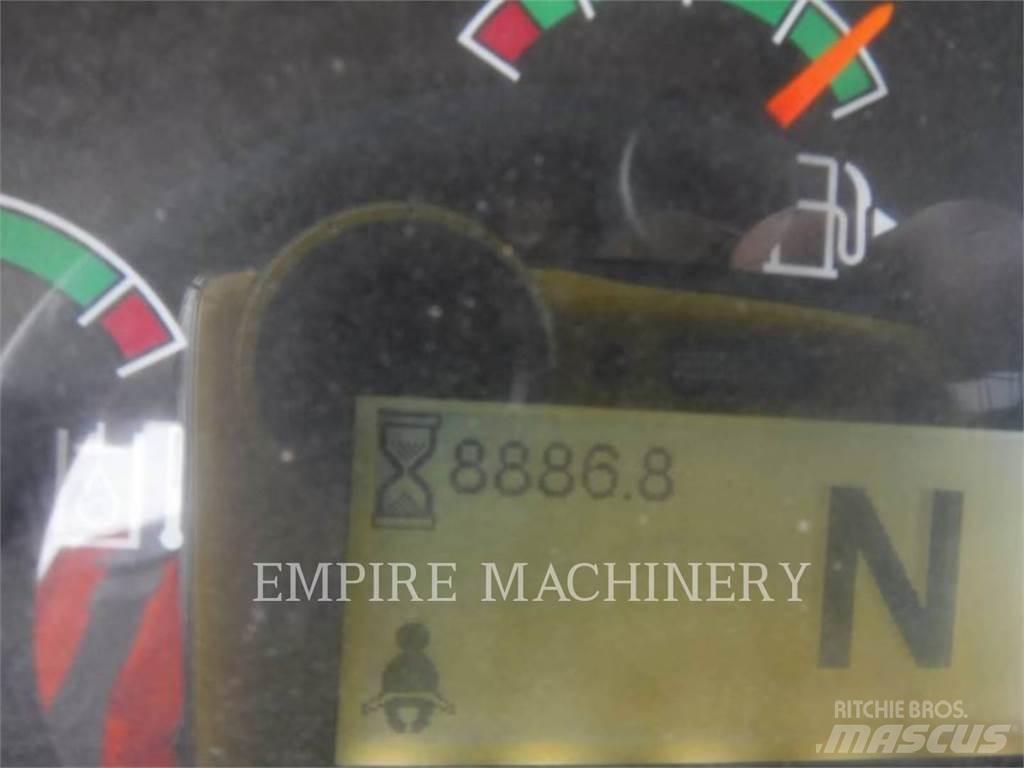 CAT 930M Фронтальні навантажувачі