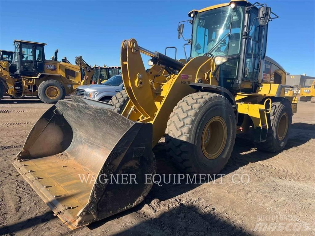 CAT 930M Фронтальні навантажувачі