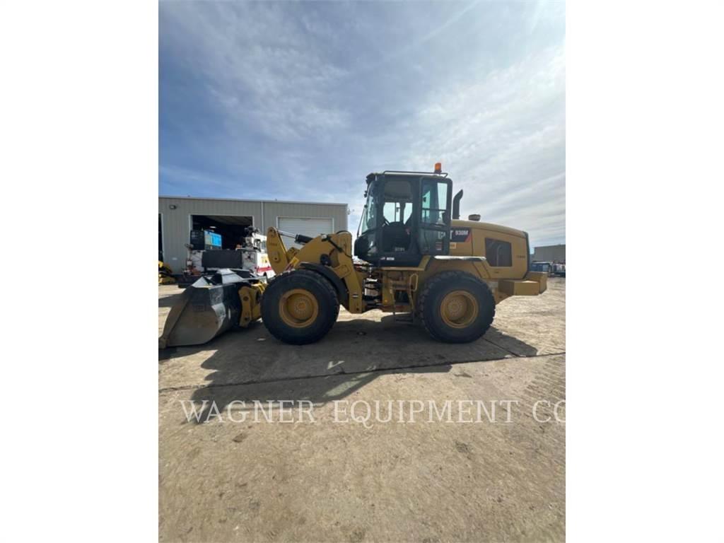 CAT 930M Фронтальні навантажувачі