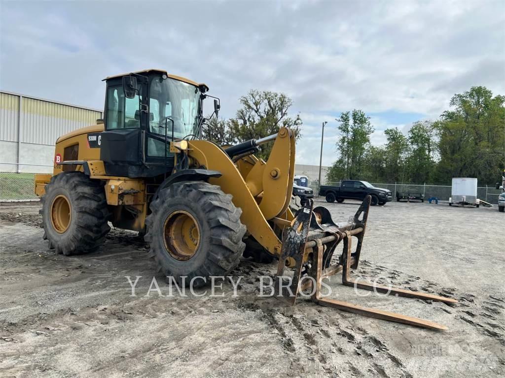 CAT 930M Фронтальні навантажувачі