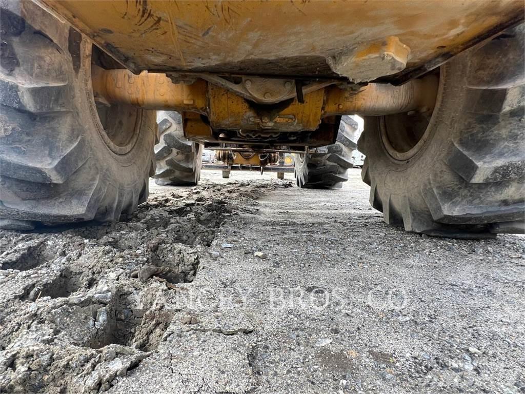 CAT 930M Фронтальні навантажувачі