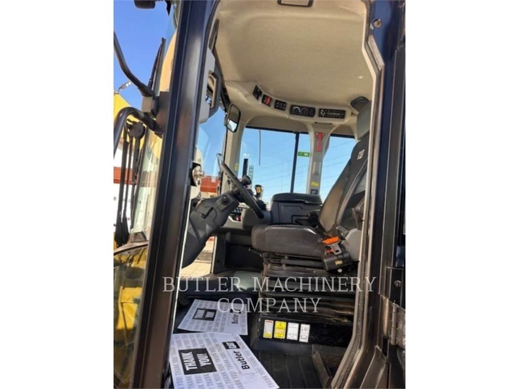 CAT 930M Фронтальні навантажувачі