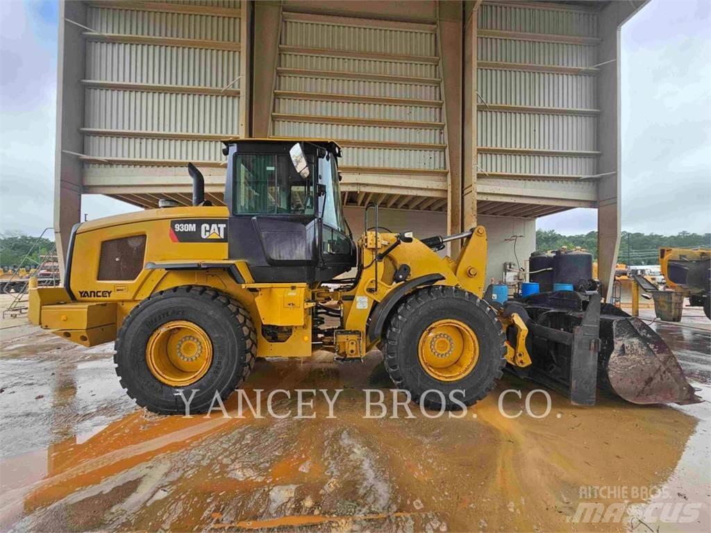 CAT 930M Фронтальні навантажувачі